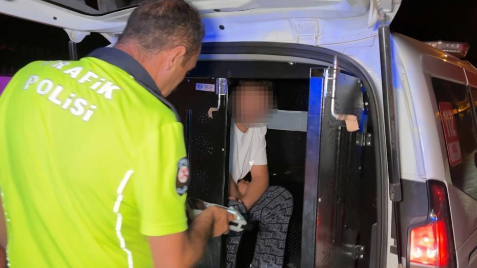 Aksaray'da Polis Takibindeki Alkollü Sürücü İlginç Tepkiler Verdi
