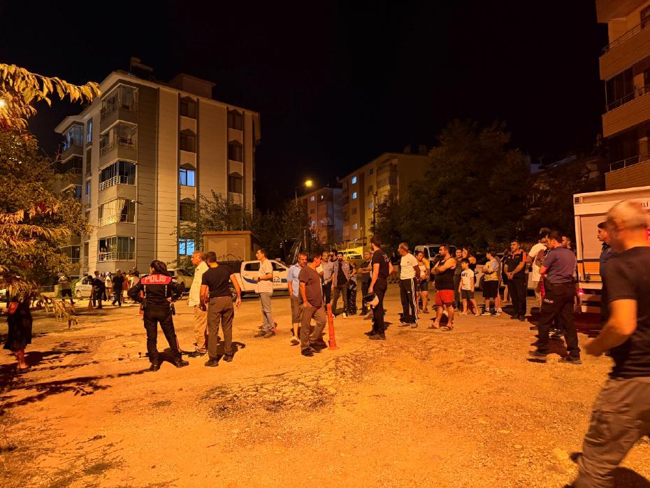 Tunceli'de Toprak Kayması Endişesi: 5 Katlı Bina Tahliye Edildi