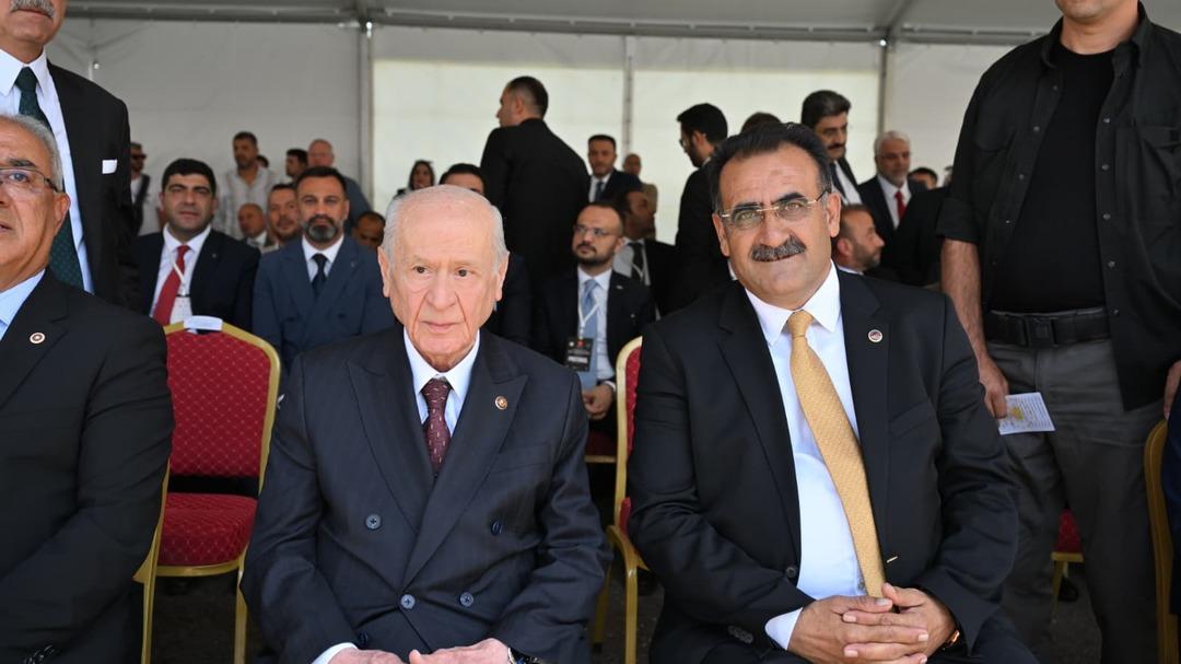 Malazgirt'teki Bahceli'nin yanındaki isim dikkat çekti! MHP 2 hesabı tarafından paylaşılan gündemi oluşturacak anlar