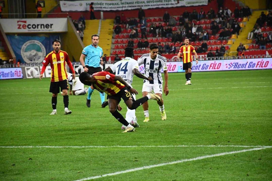Süper Lig'de 5 gollü maç! Kayserispor evinde Kasımpaşa'yı 3-2 mağlup etti... 2